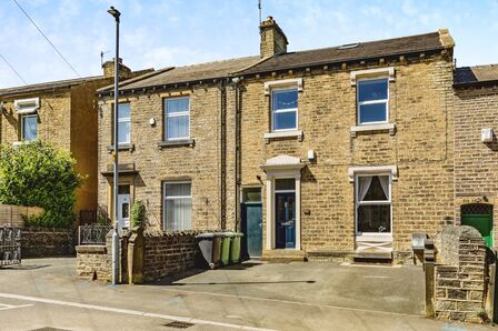 3 bedroom Mid Terrace House for sale