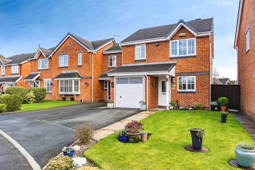 Main image of 3 bedroom Detached House for sale, Lincoln Court, Dalton, Huddersfield, West Yorkshire, HD5