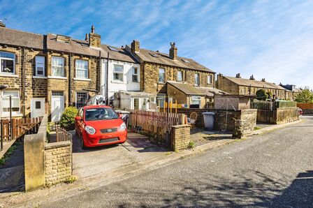 3 bedroom Mid Terrace House for sale