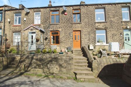 2 bedroom Mid Terrace House for sale
