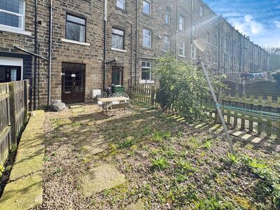1 bedroom Mid Terrace House to rent