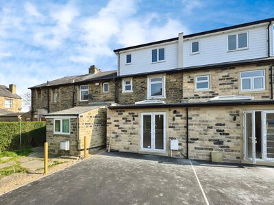 4 bedroom Mid Terrace House to rent
