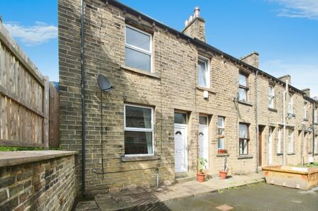 Cross Cottages, 2 bedroom End Terrace House for sale, £90,000