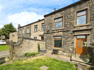 3 bedroom Mid Terrace House to rent