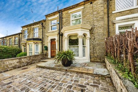 4 bedroom Mid Terrace House for sale