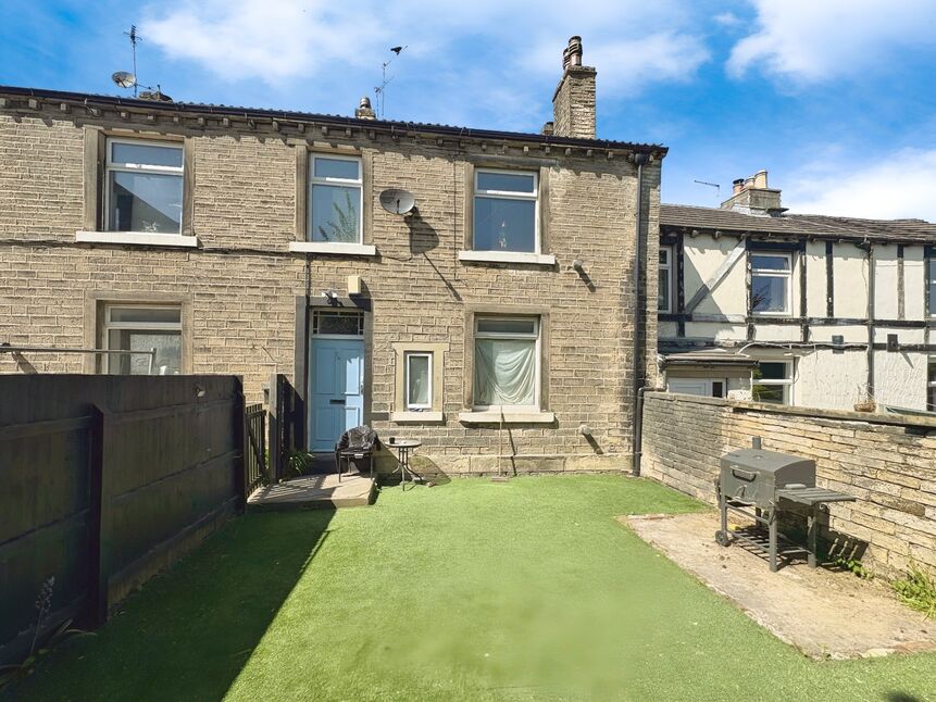 Main image of 1 bedroom Flat for sale, New Street, Milnsbridge, West Yorkshire, HD3