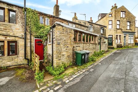 Oliver Lane, 3 bedroom Mid Terrace House for sale, £140,000