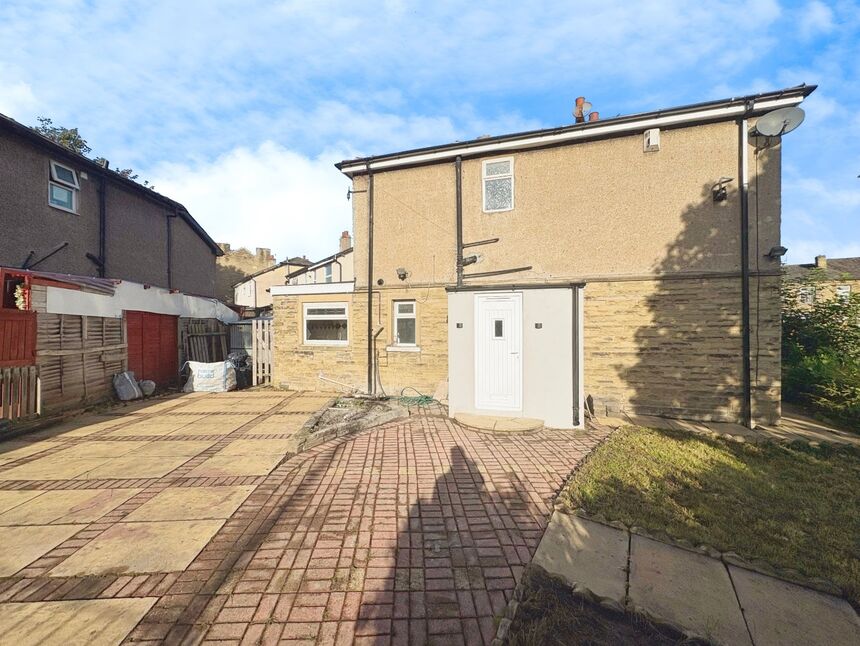 Main image of 3 bedroom Semi Detached House to rent, Alder Street, Huddersfield, West Yorkshire, HD2