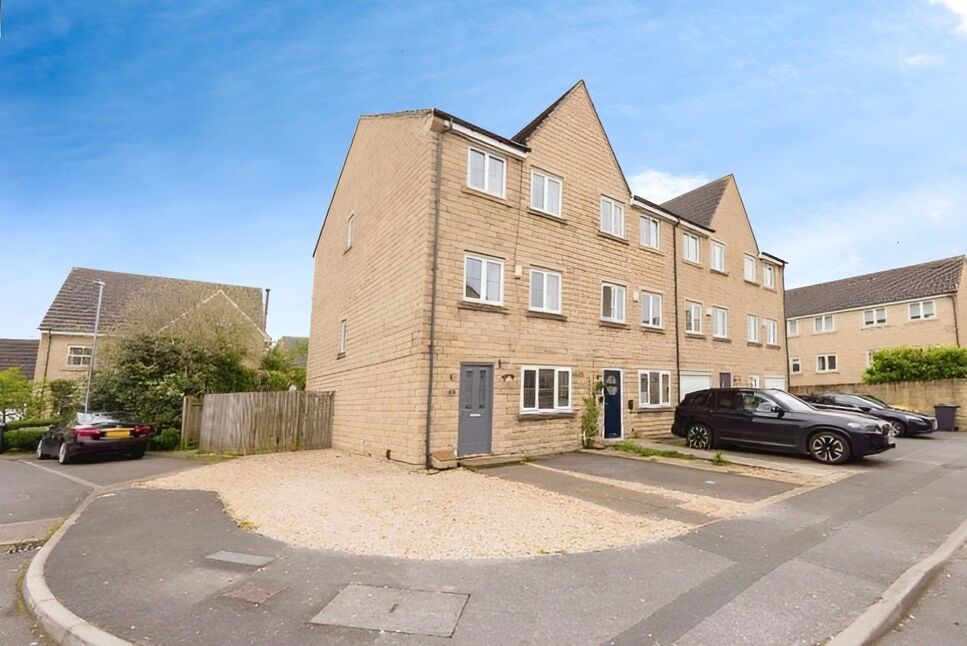 4 bedroom End Terrace House for sale