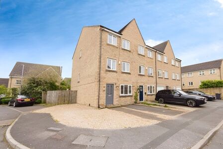 4 bedroom End Terrace House for sale