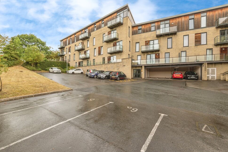 Main image of 2 bedroom  Flat for sale, Church Street, Moldgreen, West Yorkshire, HD5