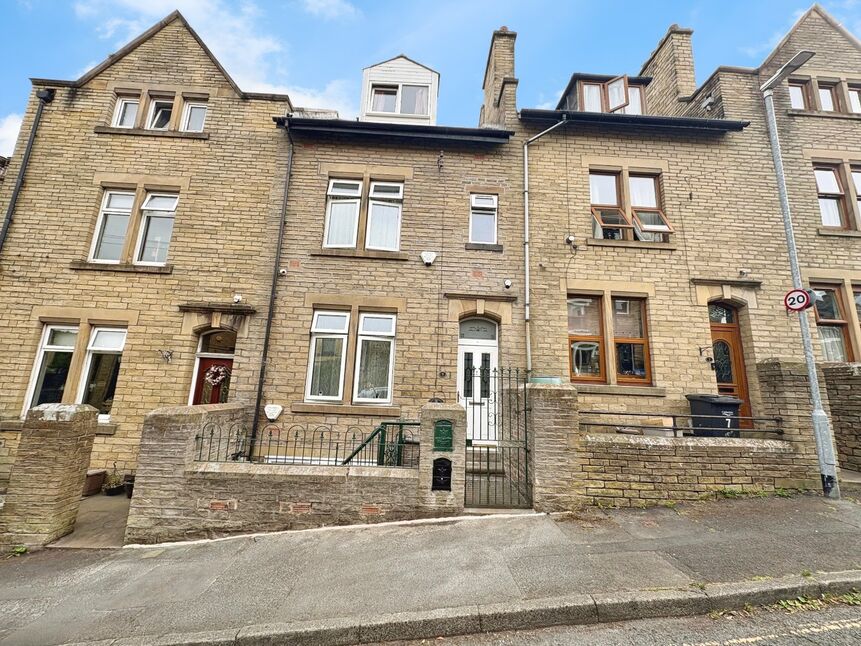 Main image of 4 bedroom Mid Terrace House to rent, High Street, Brighouse, West Yorkshire, HD6