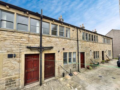 1 bedroom Mid Terrace House to rent