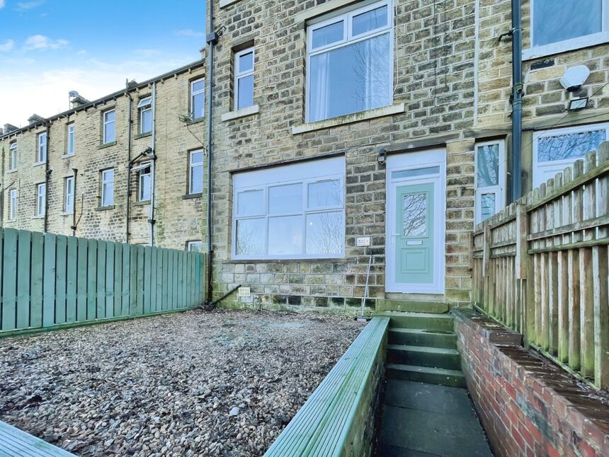 Main image of 1 bedroom Flat for sale, Manchester Road, Linthwaite, Huddersfield, West Yorkshire, HD4