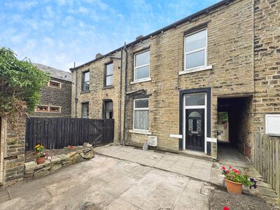 Victoria Street, 2 bedroom  House to rent, £895 pcm