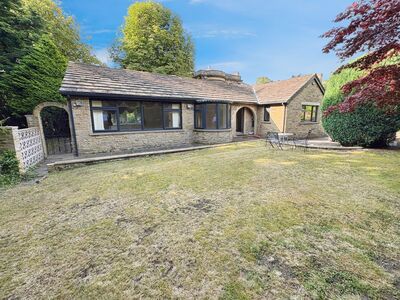 Park Drive South, 3 bedroom Detached Bungalow to rent, £1,700 pcm