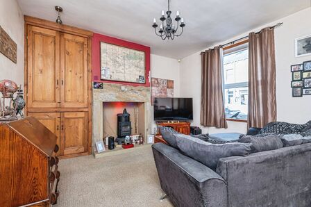 2 bedroom Mid Terrace House for sale