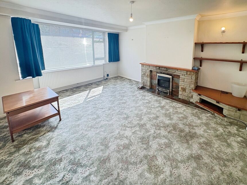 Main image of 3 bedroom Semi Detached House to rent, Springwood Hall Gardens, Huddersfield, West Yorkshire, HD1
