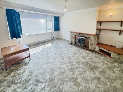 Springwood Hall Gardens, 3 bedroom Semi Detached House to rent, £1,100 pcm