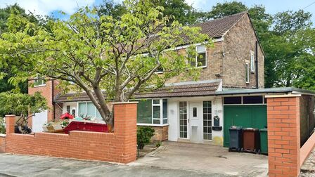 Springwood Hall Gardens, 3 bedroom Semi Detached House to rent, £1,100 pcm
