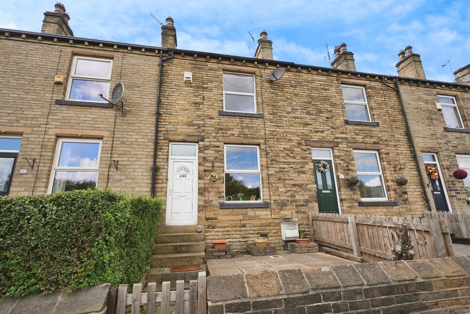 Main image of 2 bedroom Mid Terrace House for sale, Bradford Road, Brighouse, West Yorkshire, HD6