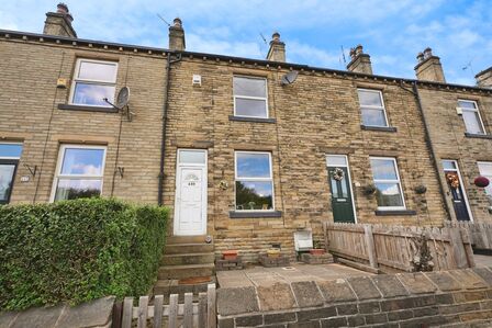 2 bedroom Mid Terrace House for sale