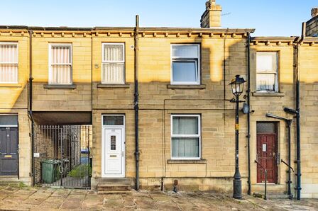 3 bedroom Mid Terrace House for sale