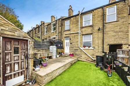 2 bedroom Mid Terrace House for sale