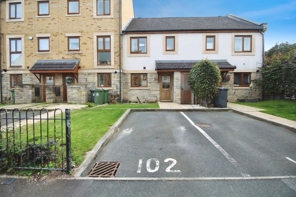 3 bedroom Mid Terrace House for sale