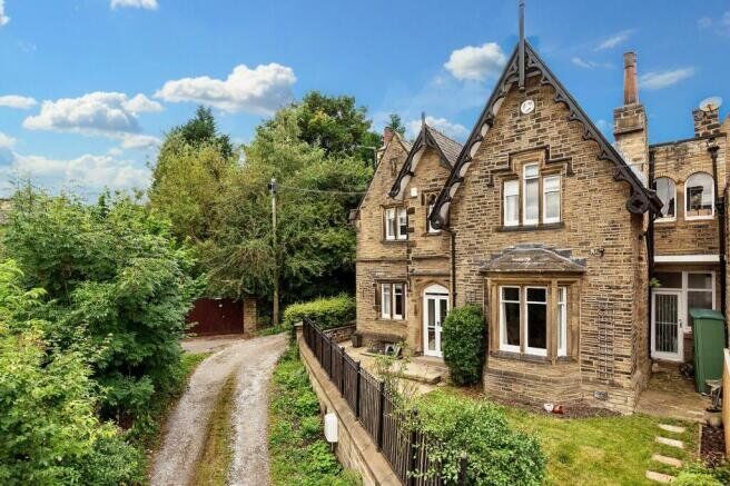 Main image of 4 bedroom House to rent, New North Road, Huddersfield, West Yorkshire, HD1