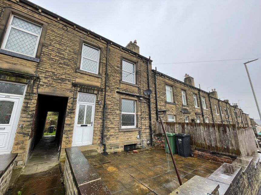 Main image of 3 bedroom Mid Terrace House to rent, Newsome Road, Huddersfield, West Yorkshire, HD4