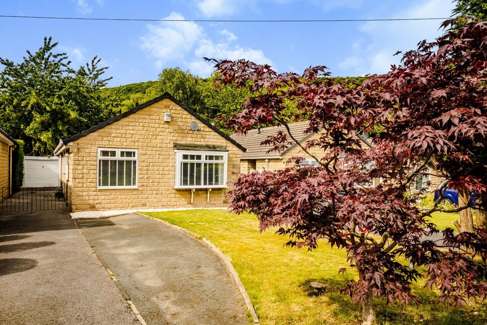 Main image of 3 bedroom Detached Bungalow to rent, Clay Butts, Huddersfield, West Yorkshire, HD2