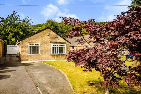 Clay Butts, 3 bedroom Detached Bungalow to rent, &pound;1,250 pcm