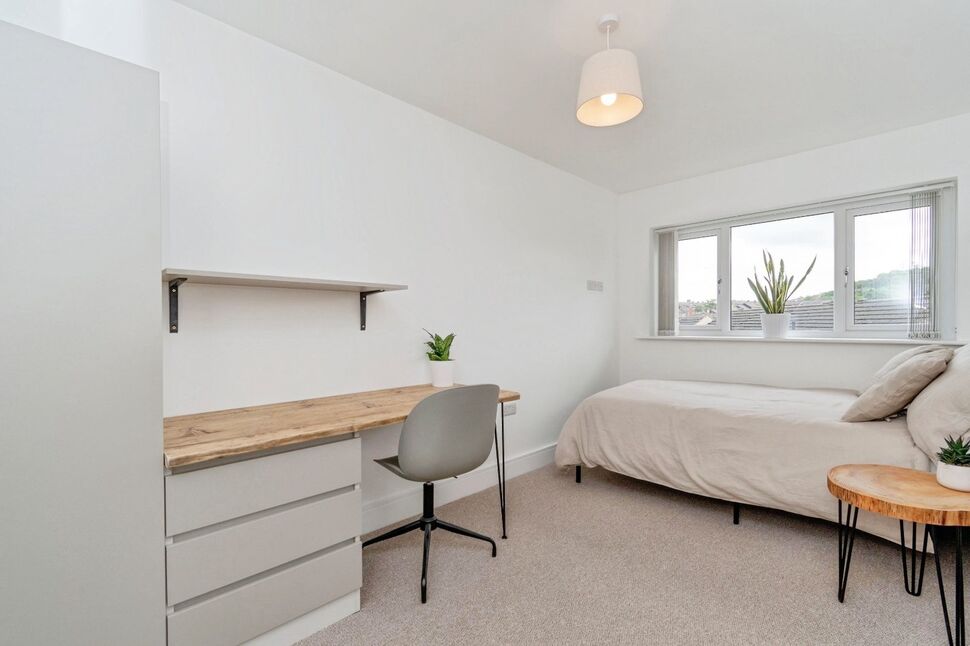 Main image of 1 bedroom Room to rent, Bellcote Drive, Moldgreen, West Yorkshire, HD5