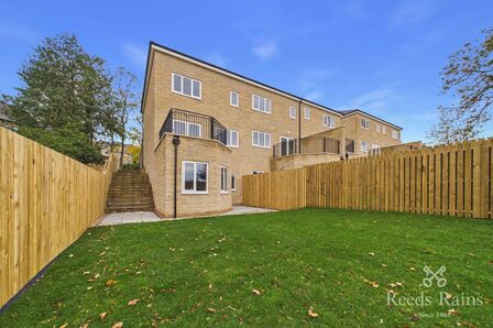 3 bedroom End Terrace House for sale