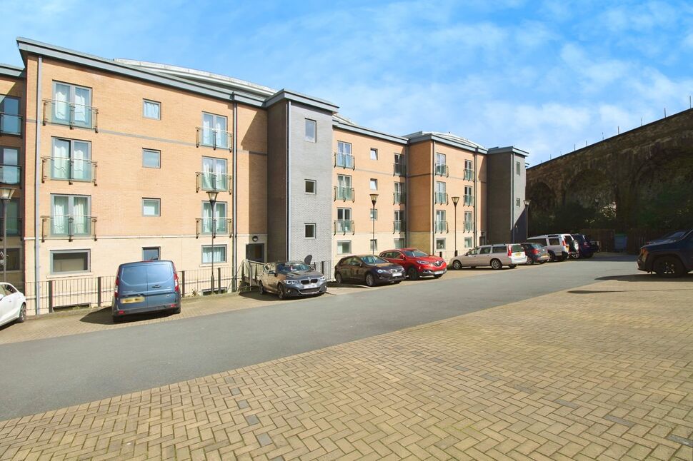 Main image of 2 bedroom Flat to rent, Birkhouse Lane, Paddock, West Yorkshire, HD4