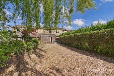 2 bedroom Mid Terrace House for sale