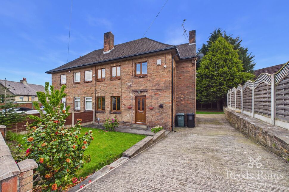 Main image of 3 bedroom Semi Detached House to rent, York Avenue, Huddersfield, West Yorkshire, HD2