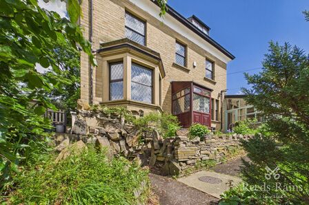Almondbury Bank, 4 bedroom Detached House for sale, &pound;485,000