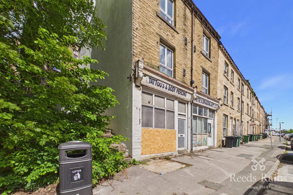 Main image of 3 bedroom End Terrace House for sale, Manchester Road, Huddersfield, West Yorkshire, HD1
