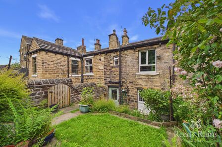Spa Wood Top, Newsome, 3 bedroom Mid Terrace House for sale, &pound;200,000