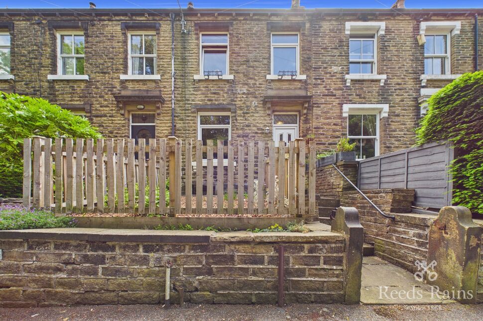 Main image of 3 bedroom Mid Terrace House for sale, Spa Wood Top, Newsome, Huddersfield, West Yorkshire, HD4