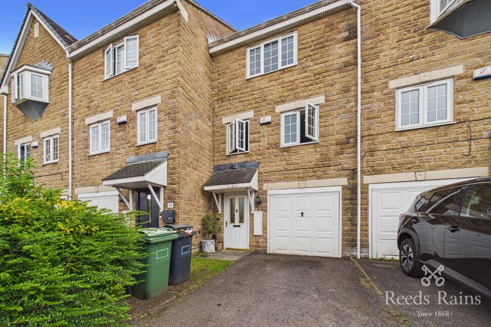 Main image of 3 bedroom Mid Terrace House to rent, Wood View, Huddersfield, West Yorkshire, HD2