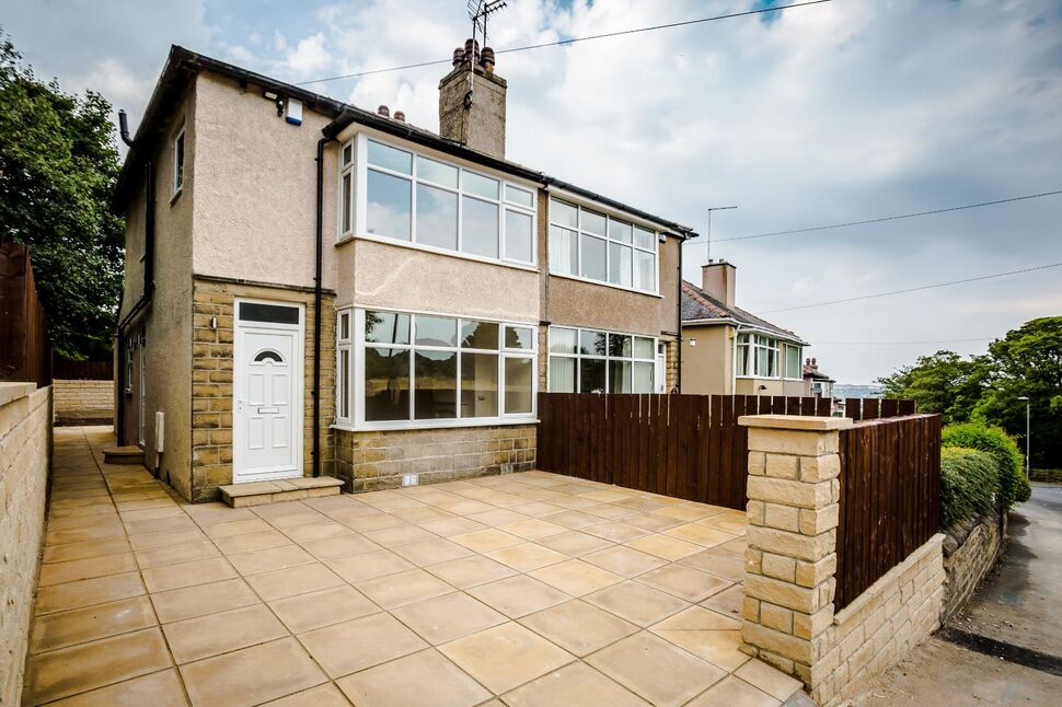 Main image of 3 bedroom Semi Detached House to rent, Newsome Road, Huddersfield, West Yorkshire, HD4