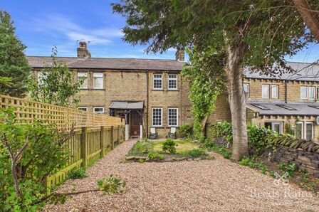 Huddersfield Road, 3 bedroom End Terrace House to rent, &pound;1,250 pcm