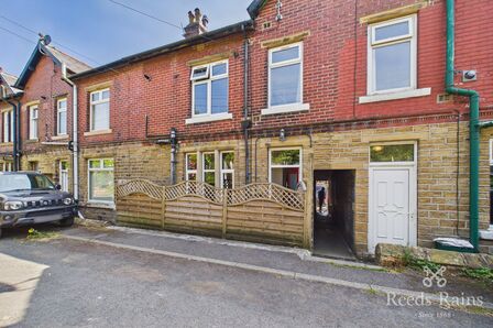 3 bedroom Mid Terrace House for sale