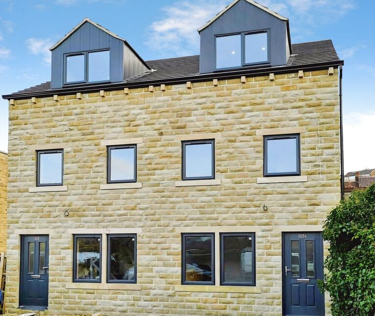 Main image of 4 bedroom Semi Detached House to rent, Ravensknowle Road, Huddersfield, West Yorkshire, HD5