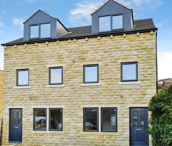Ravensknowle Road, 4 bedroom Semi Detached House to rent, &pound;2,167 pcm