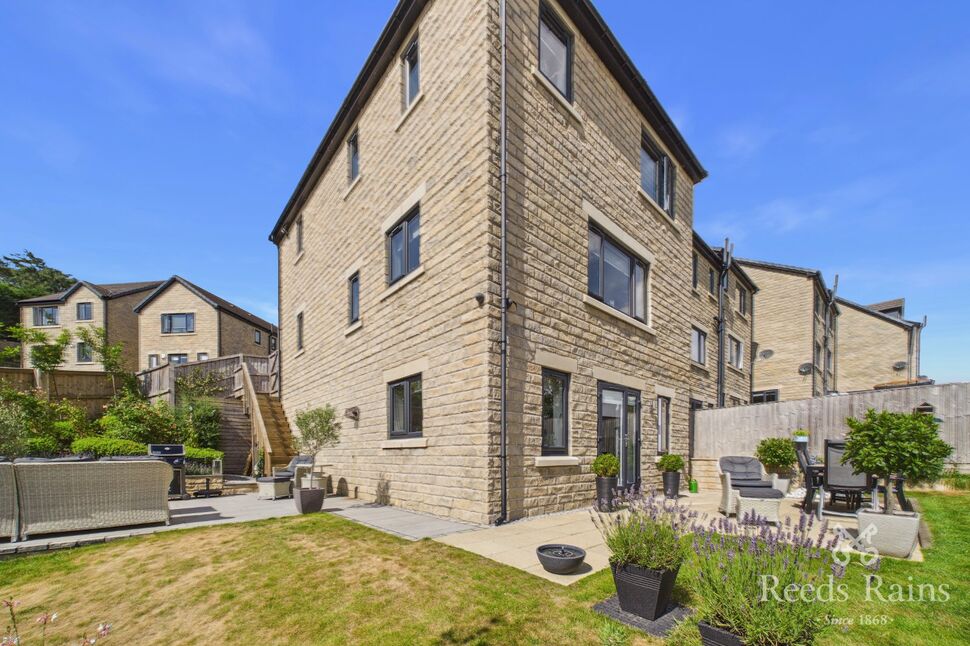 Main image of 4 bedroom Detached House for sale, Rosemeade Court, Almondbury, Huddersfield, West Yorkshire, HD5