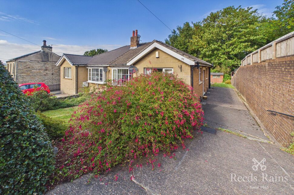 Main image of 2 bedroom Semi Detached Bungalow for sale, Close Hill Lane, Newsome, Huddersfield, West Yorkshire, HD4